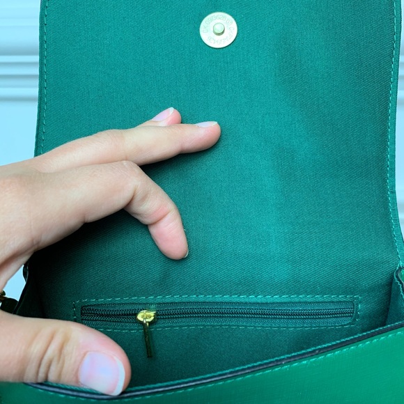 Structured green purse flower appliqué - Picture 5 of 6